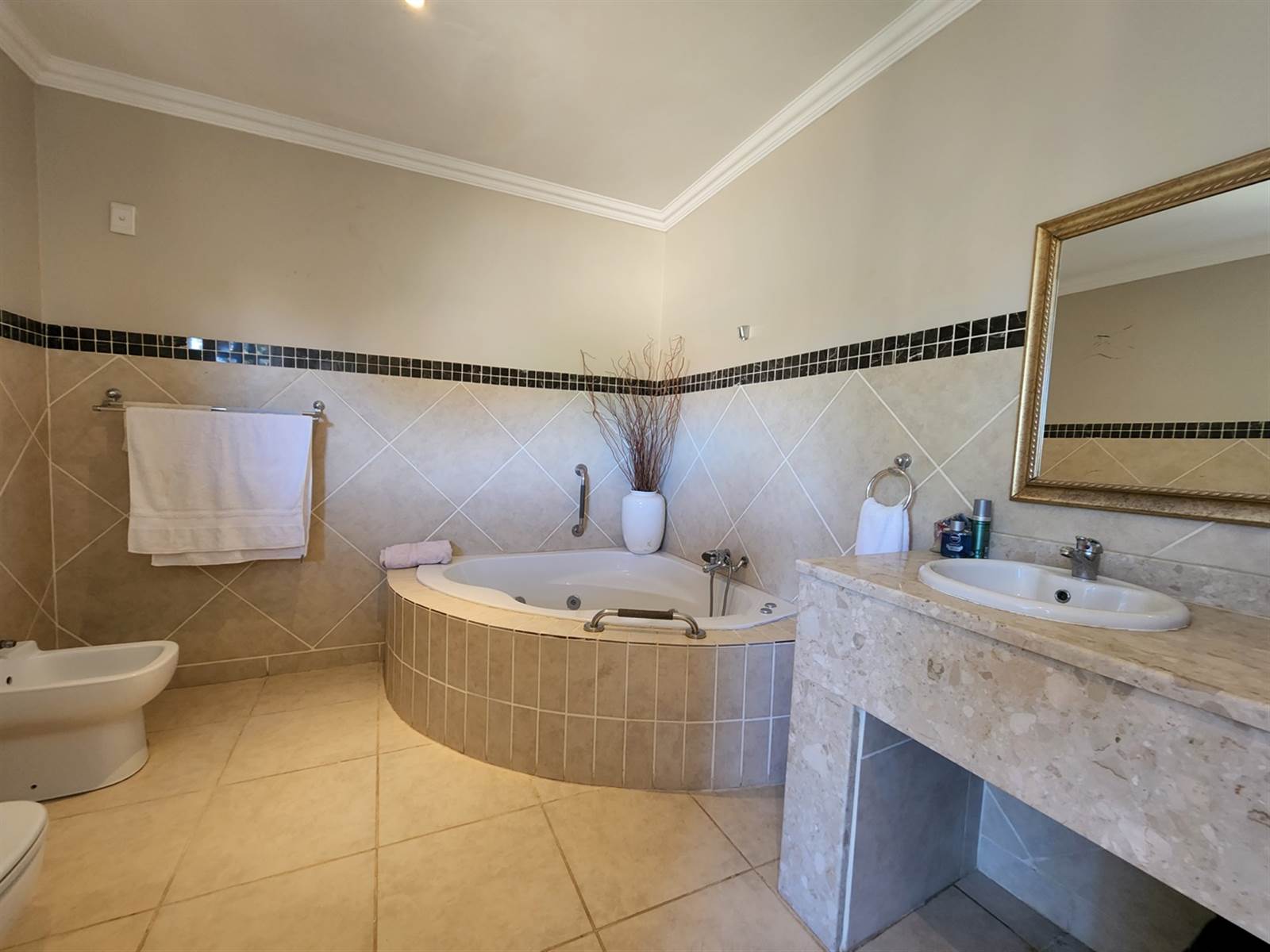 4 Bed House in Protea Ridge photo number 7
