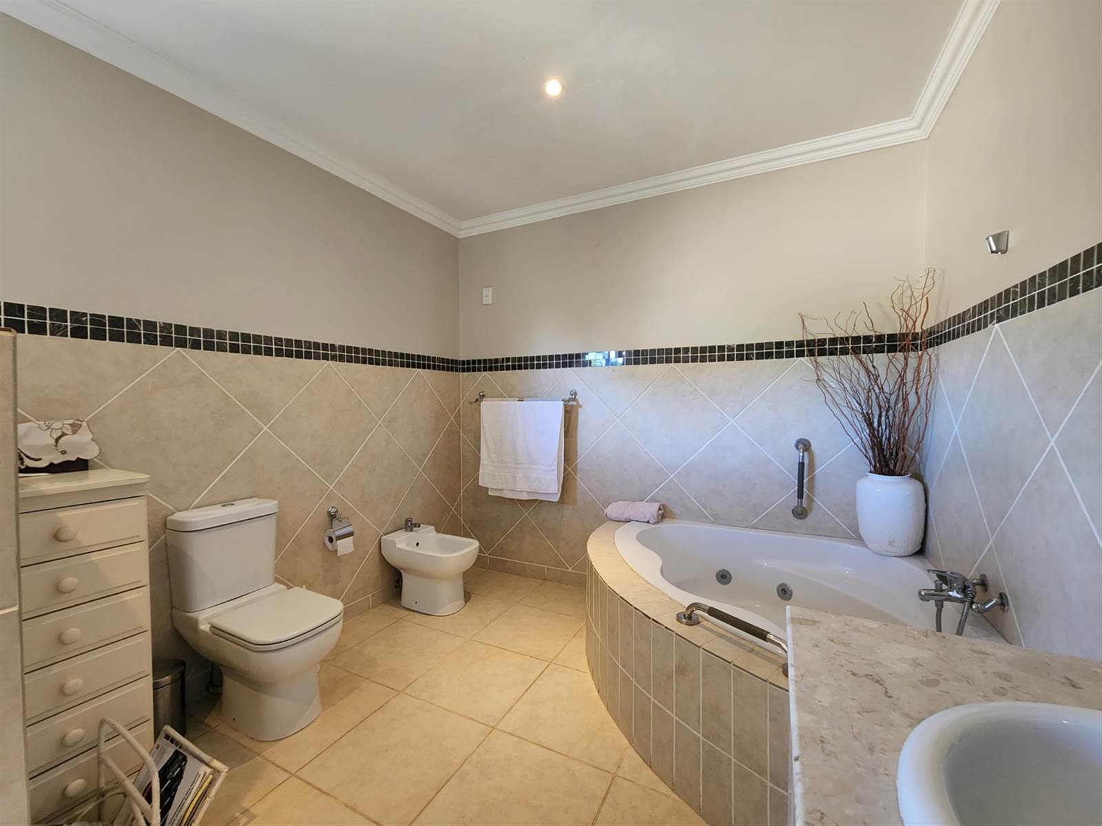 4 Bed House in Protea Ridge photo number 8