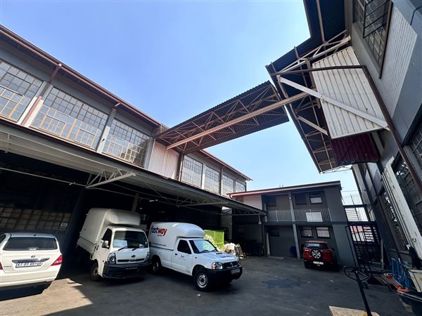 1 130  m² Industrial space