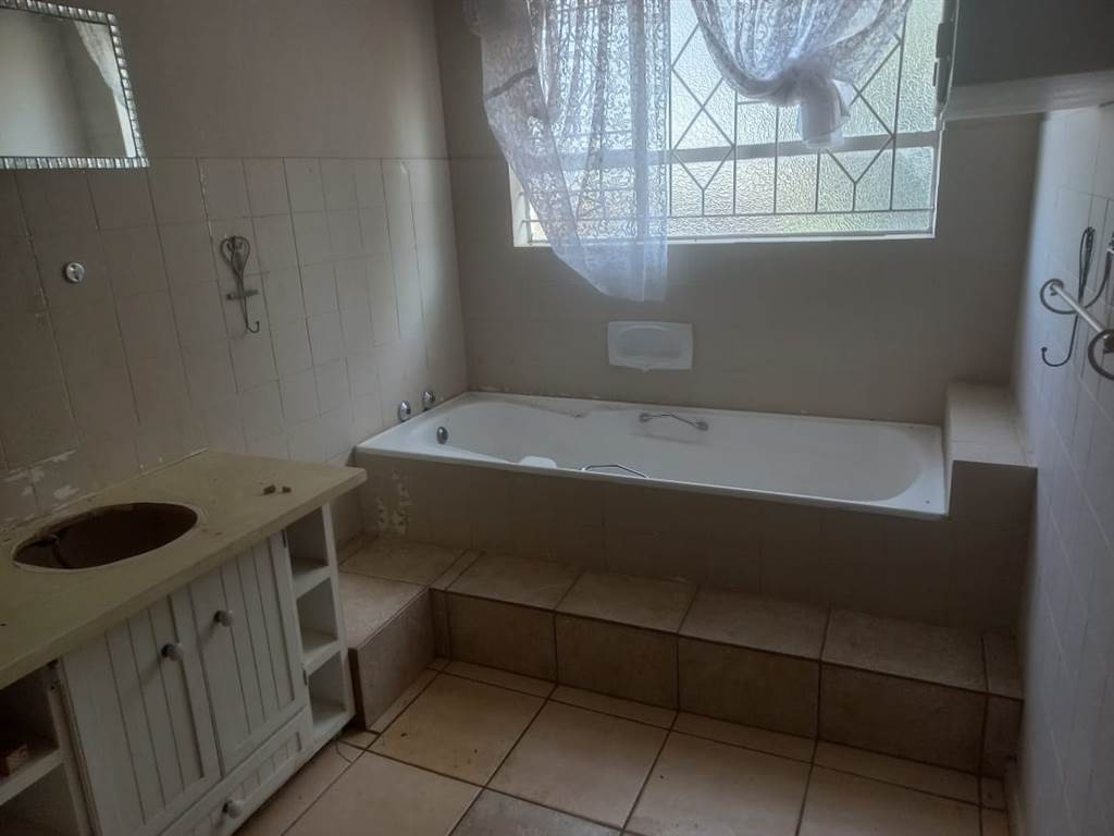 5 Bed House in Ventersburg photo number 12