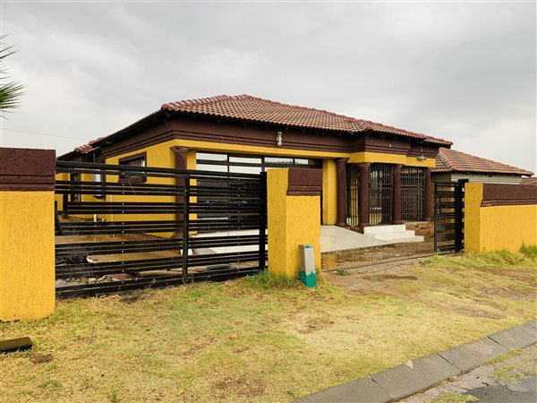 3 Bedroom House 3 Bedroom House