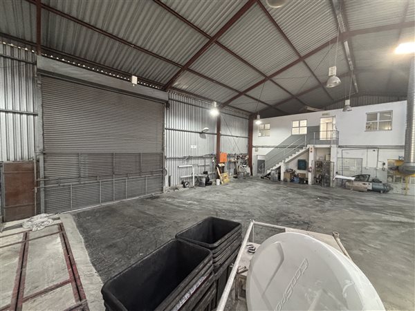 750 m² Industrial space 750 m² Industrial space