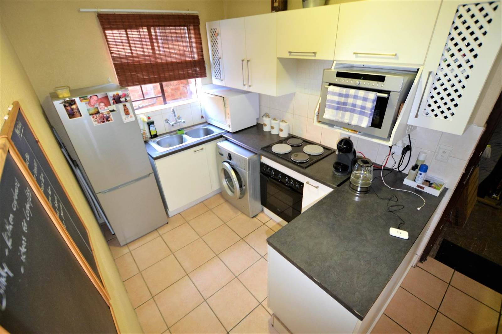 2 Bed Townhouse in Highveld photo number 11