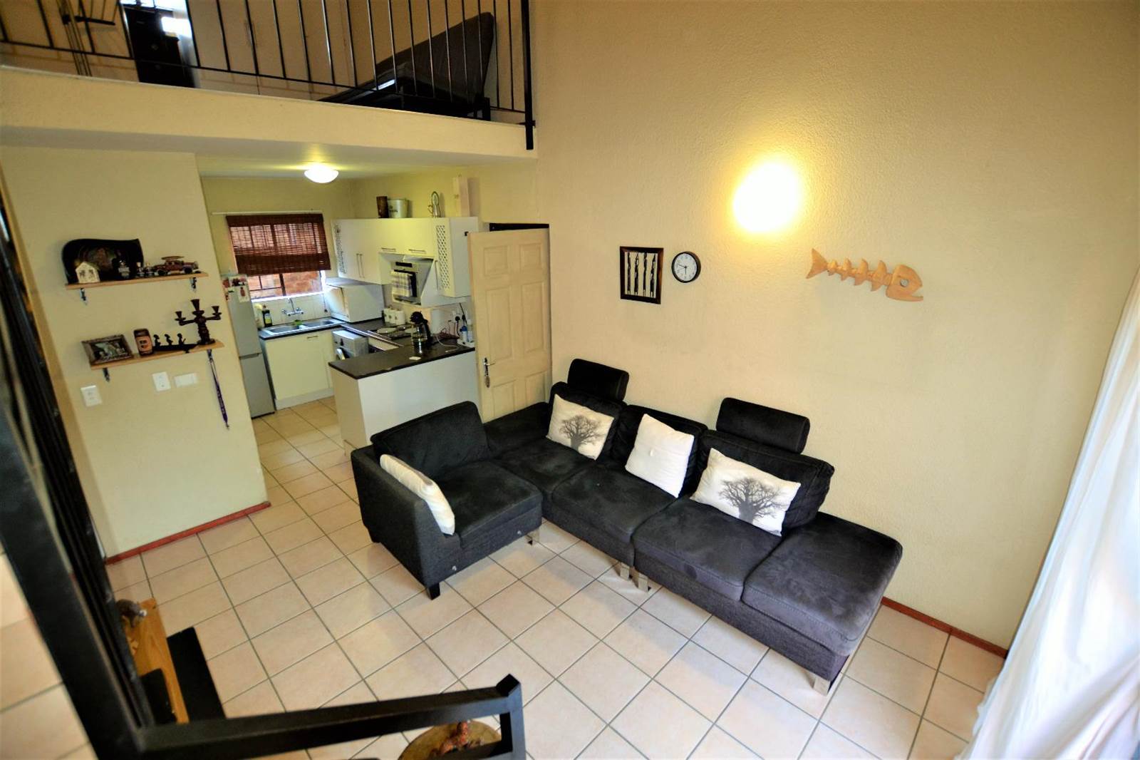 2 Bed Townhouse in Highveld photo number 10
