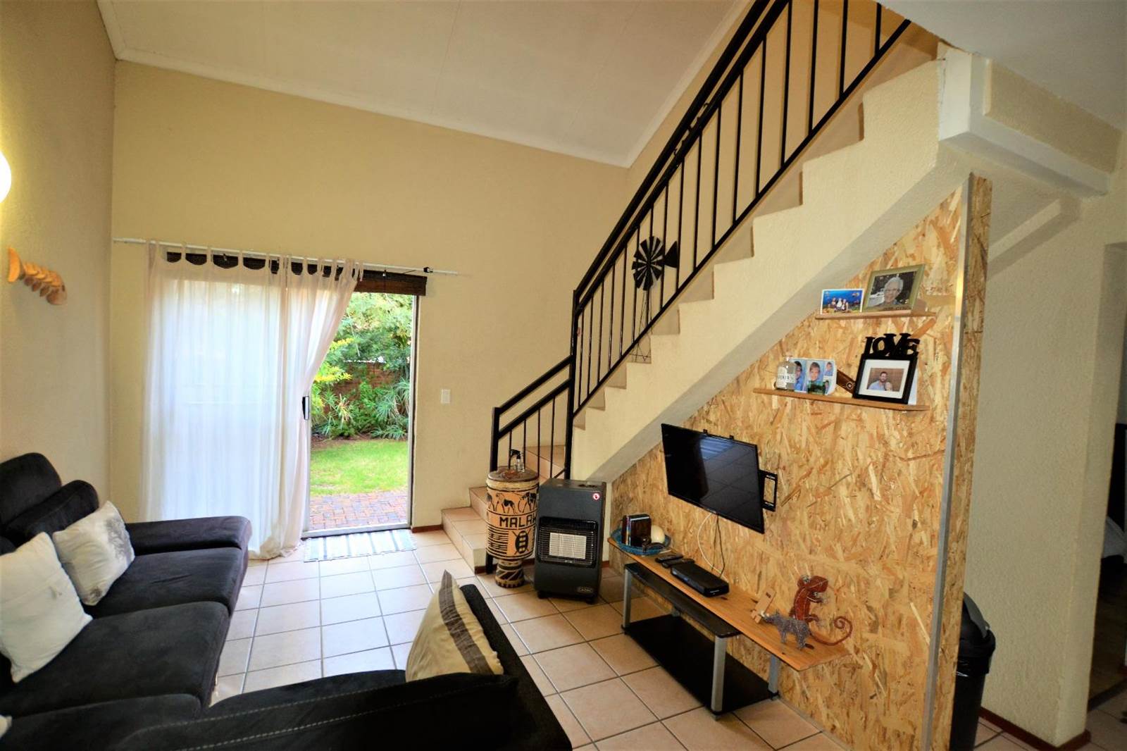 2 Bed Townhouse in Highveld photo number 9