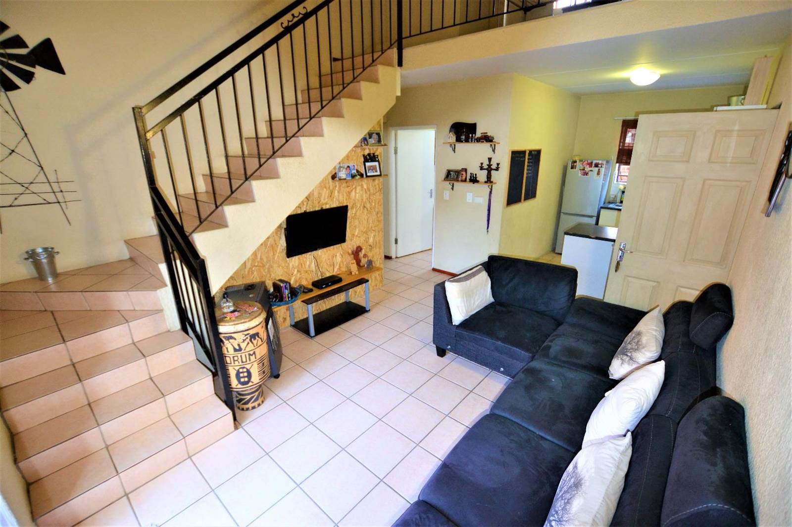 2 Bed Townhouse in Highveld photo number 8