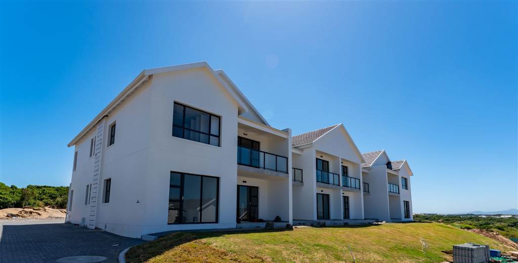 2 Bed Apartment in St Francis Bay photo number 14