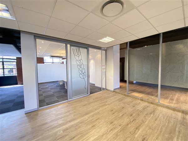 303  m² Commercial space in Observatory