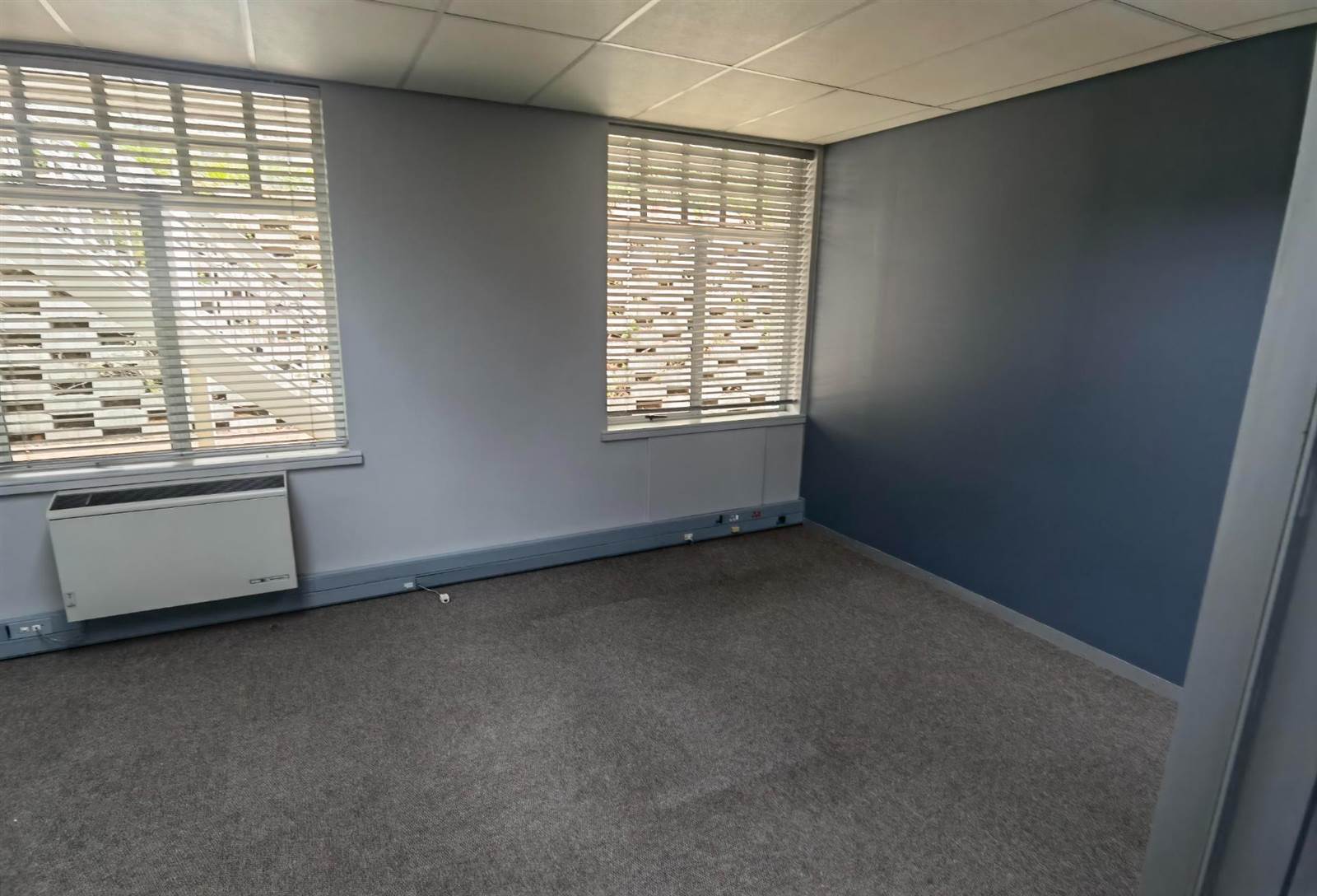122  m² Commercial space in Lynnwood photo number 8