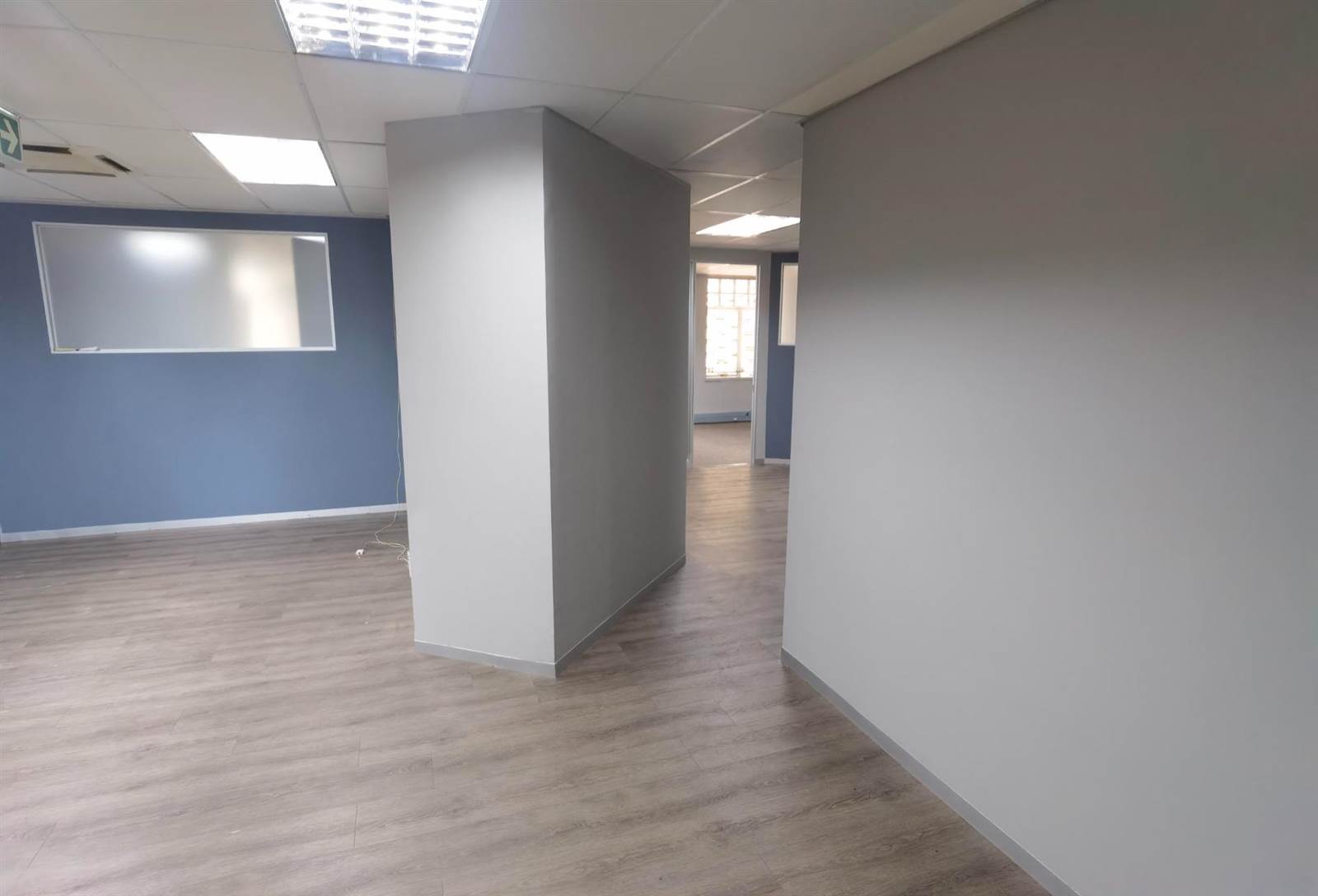 122  m² Commercial space in Lynnwood photo number 15