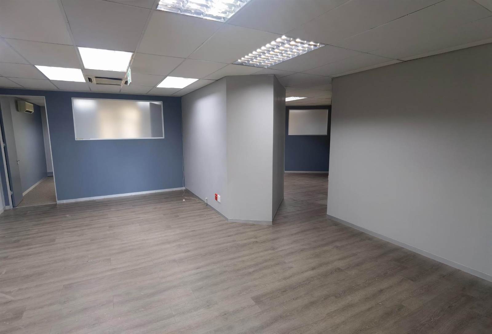 122  m² Commercial space in Lynnwood photo number 5