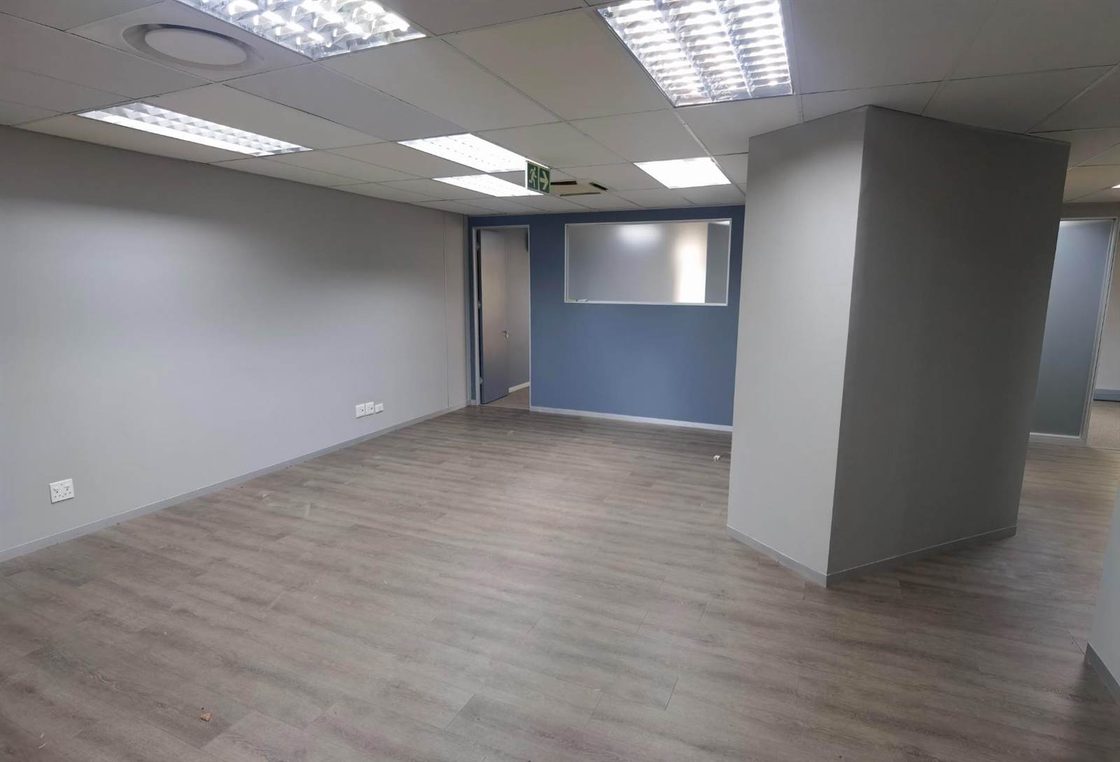 122  m² Commercial space in Lynnwood photo number 16