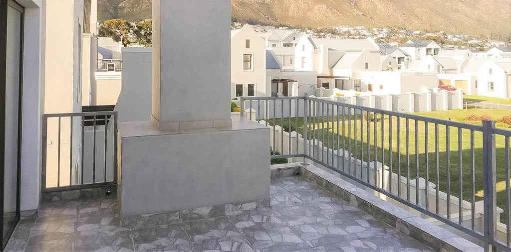 5 Bed House in Gordons Bay Central photo number 16