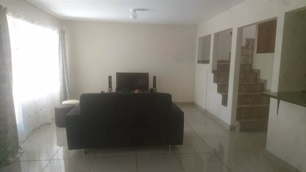 2.5 Bed Apartment in Vryheid photo number 3