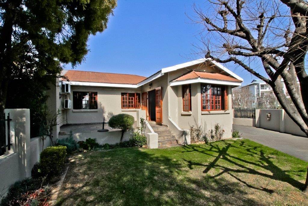 3 Bed House in Modderfontein photo number 2