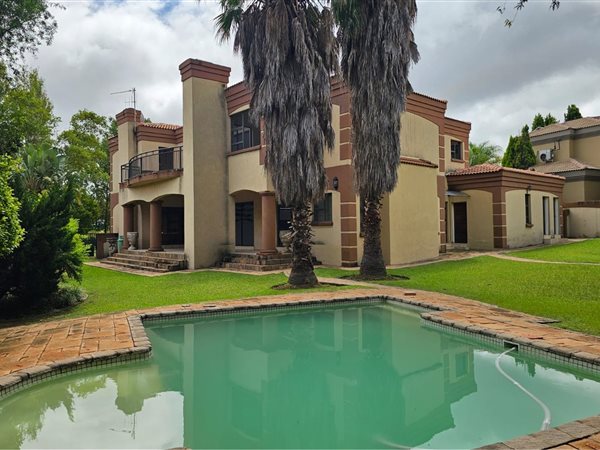 5 Bedroom House 5 Bedroom House