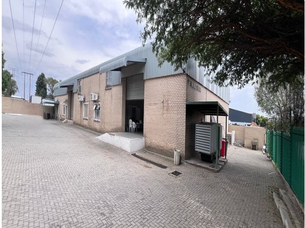 1100  m² Commercial space in Ormonde