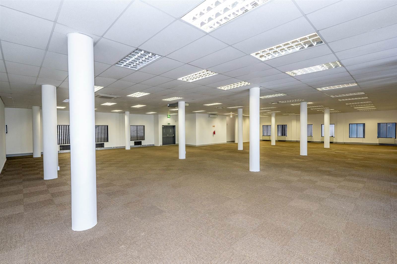 633  m² Commercial space in Oakdale photo number 3