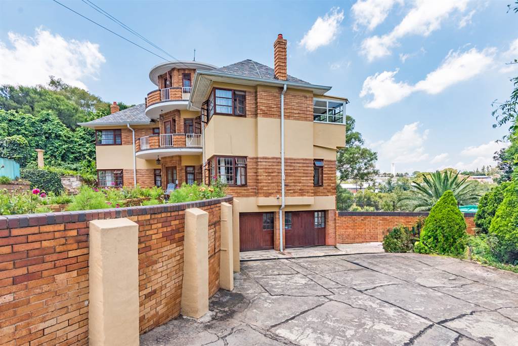 4 Bed House in Parktown photo number 23