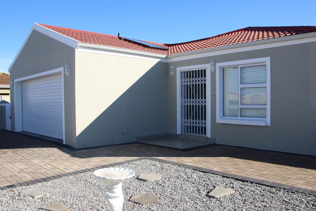 4 Bed House in Port Owen photo number 1