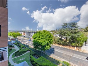 2 Bed Apartment in Melrose Arch