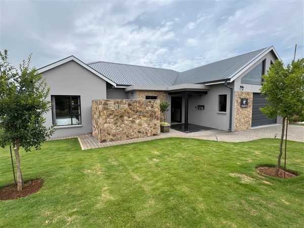 4 Bed House in Highland Gate Golf and Trout Estate