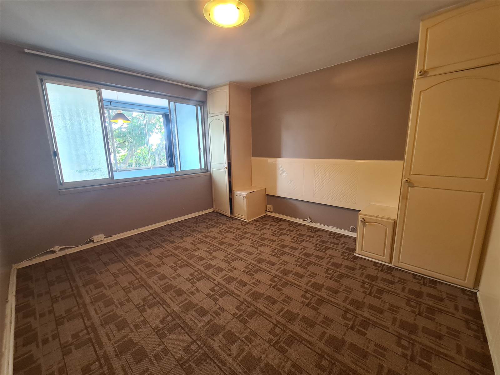1.5 Bed Apartment in Essenwood photo number 4