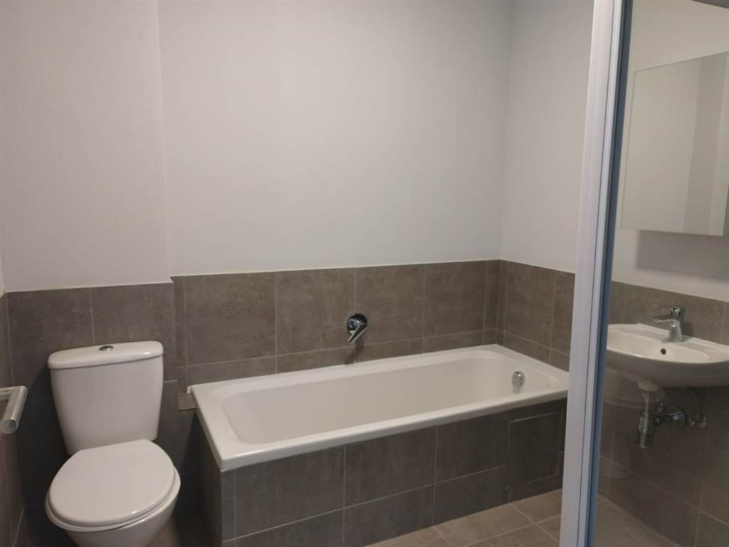 2 Bed Apartment in Athlone Park photo number 10
