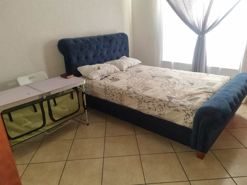 2 Bed Apartment in Waterval East photo number 13