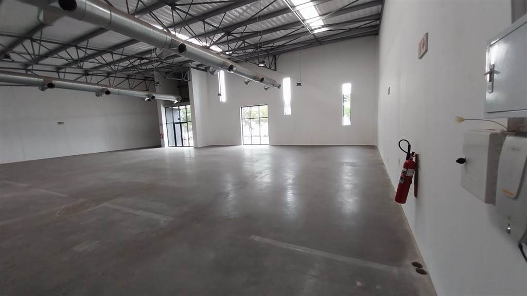 361  m² Commercial space in Montana Park photo number 4