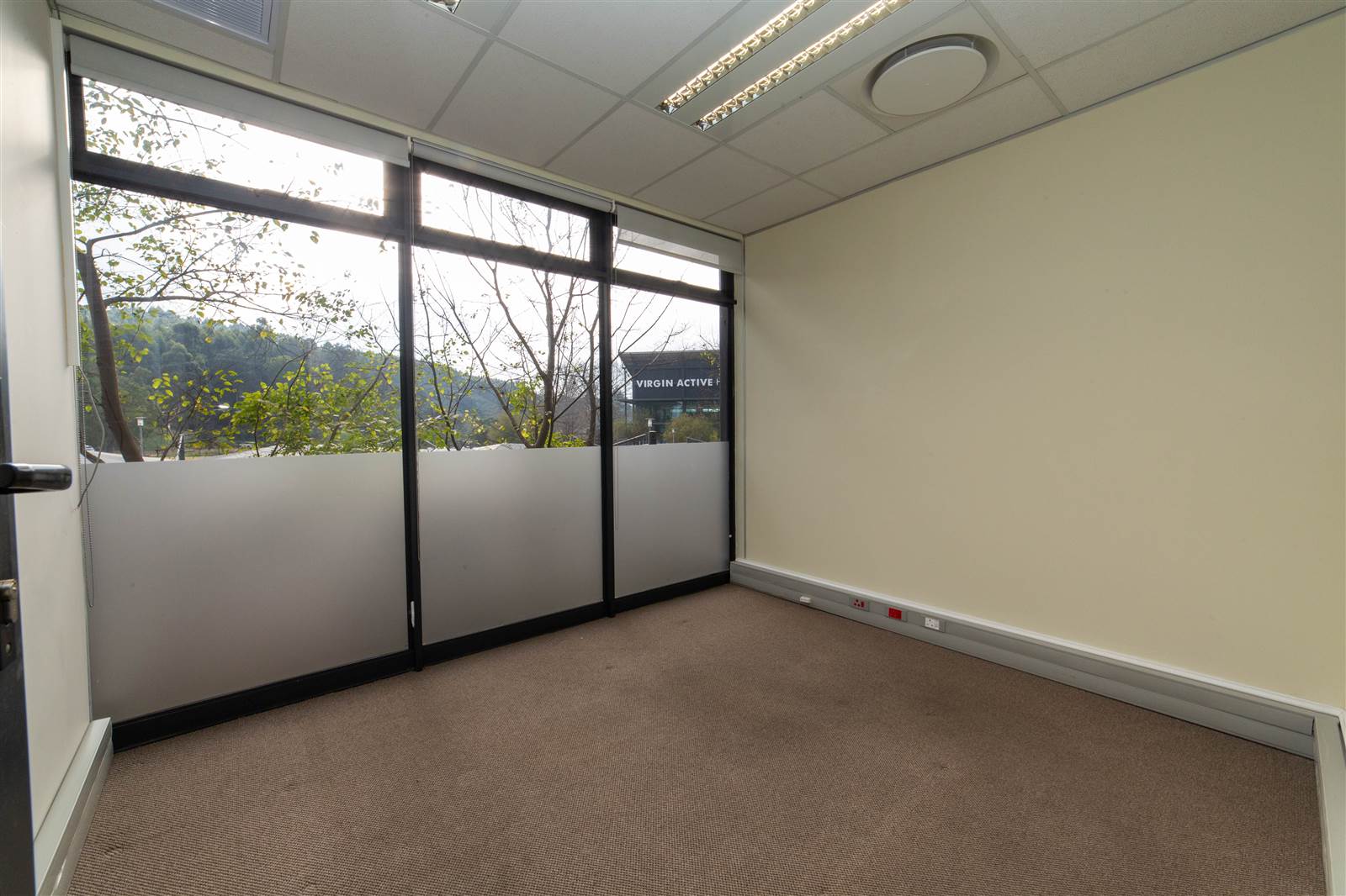 172  m² Commercial space in Montrose photo number 22