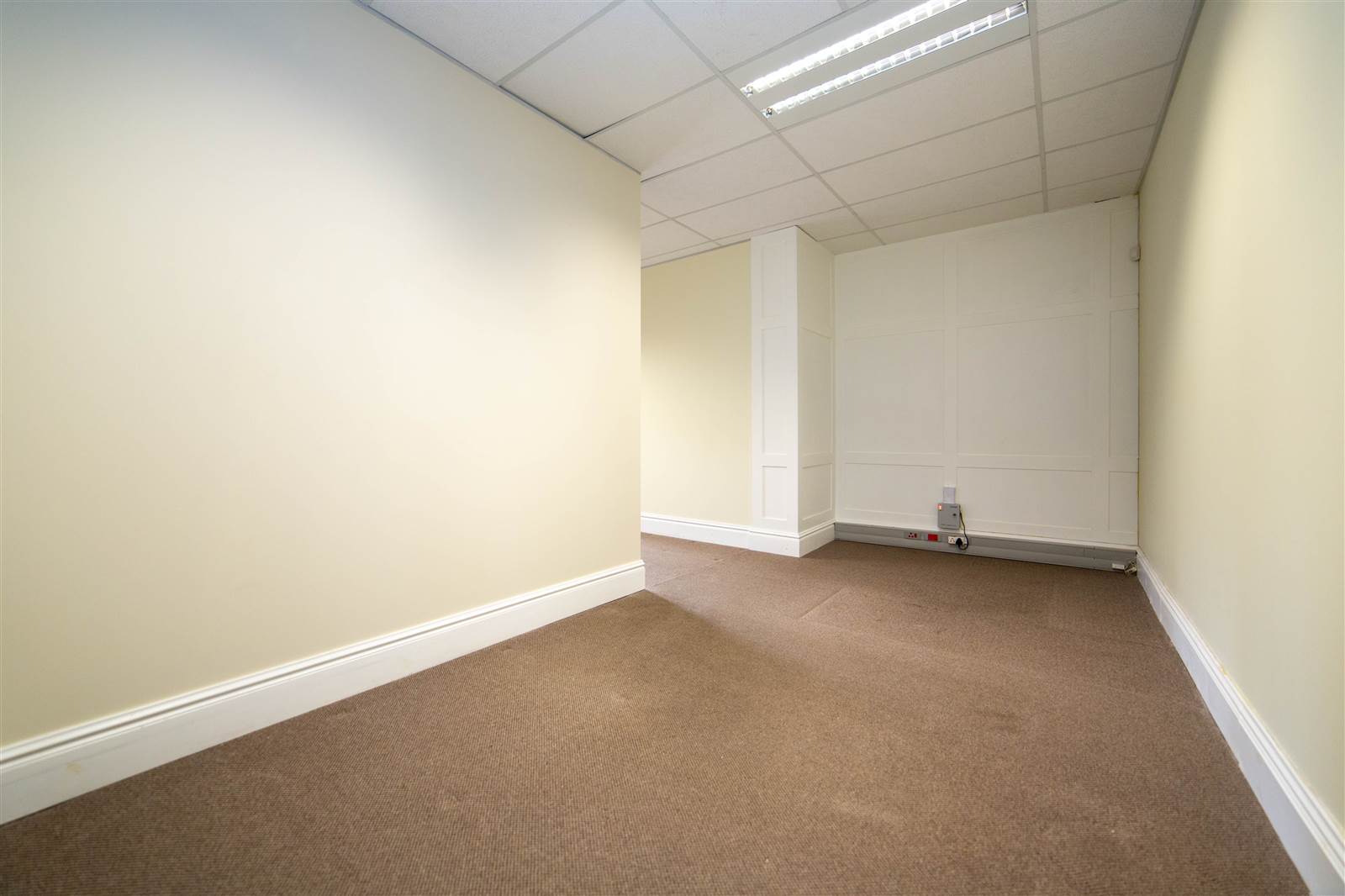 172  m² Commercial space in Montrose photo number 16