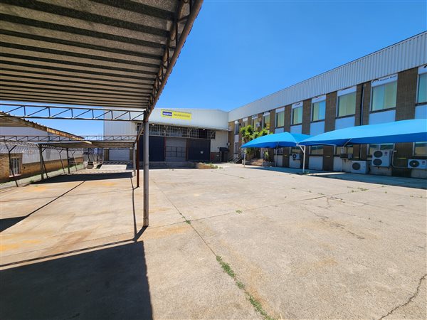 2 500  m² Industrial space