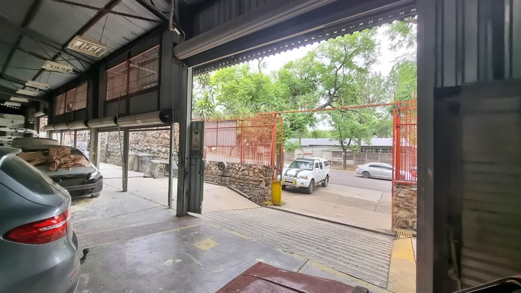 1036  m² Commercial space in Pretoria West photo number 6