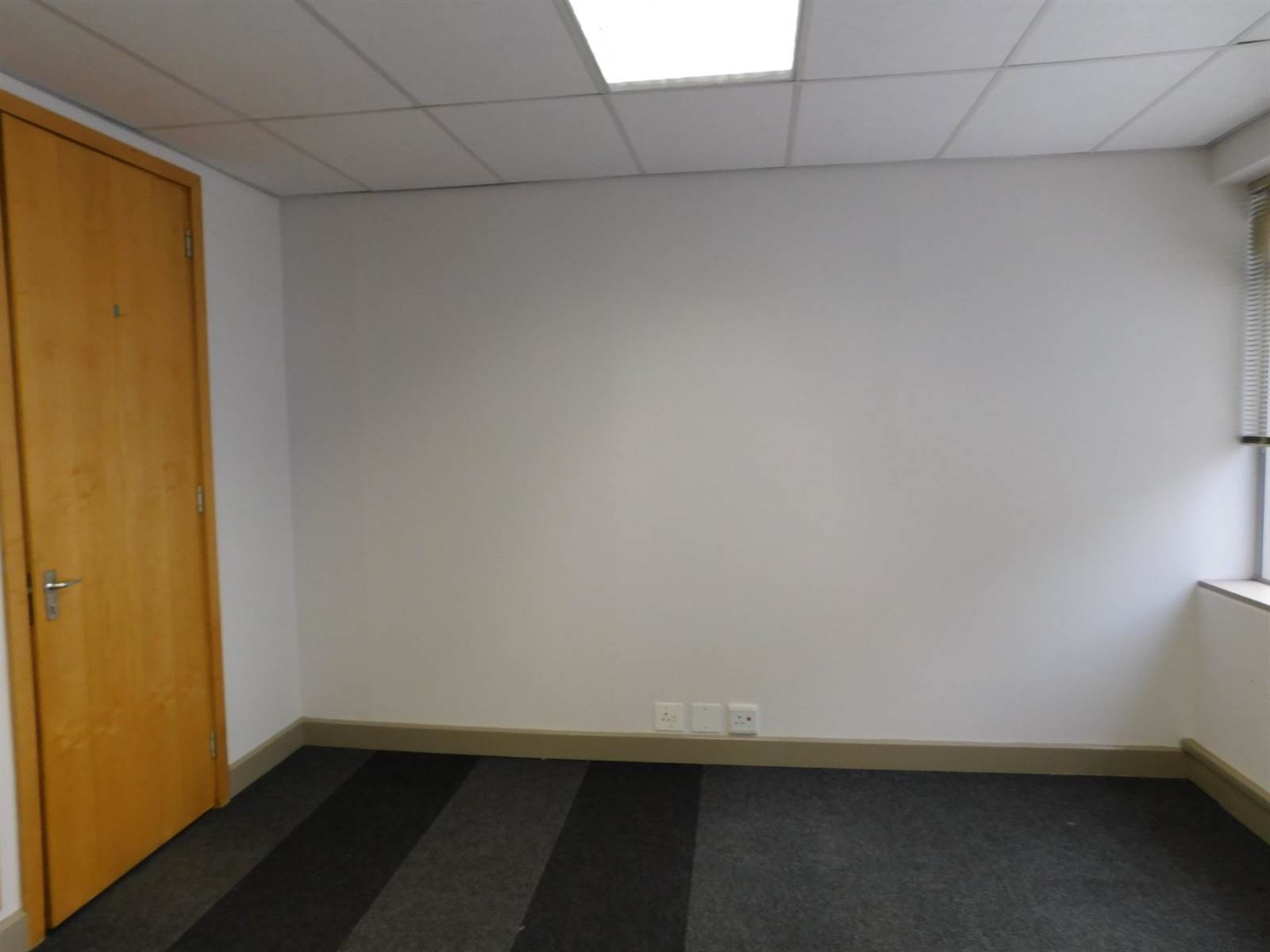 938  m² Office Space in Illovo photo number 10