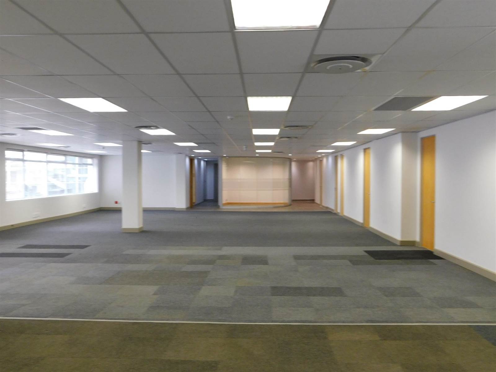 938  m² Office Space in Illovo photo number 17