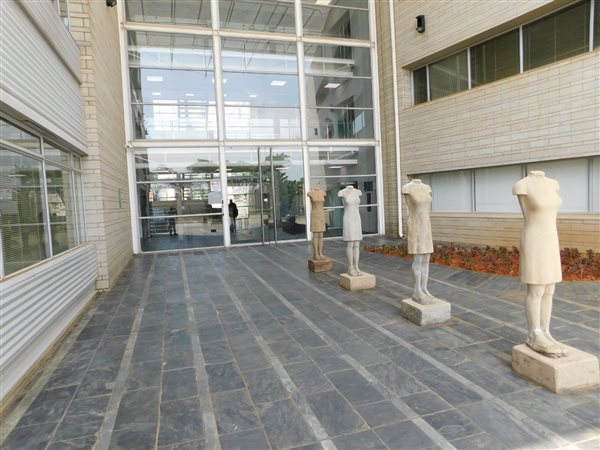938  m² Office Space in Illovo