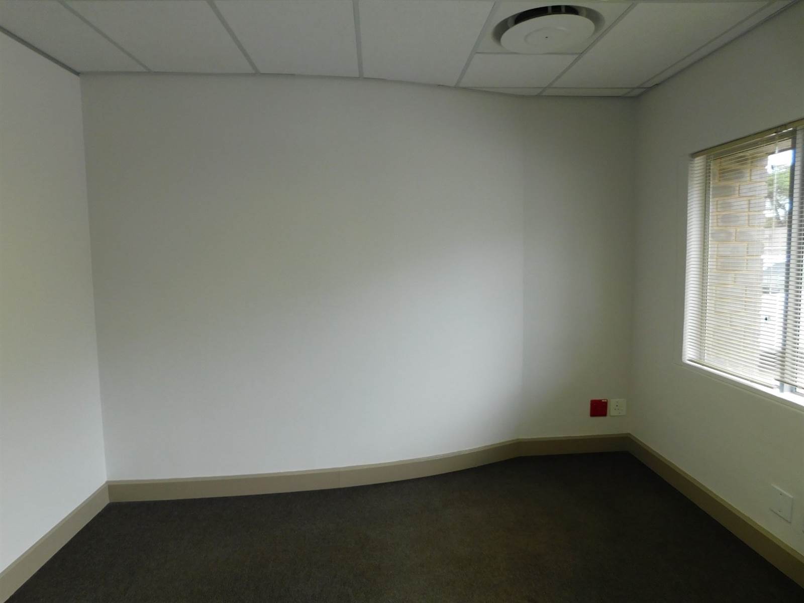 938  m² Office Space in Illovo photo number 7