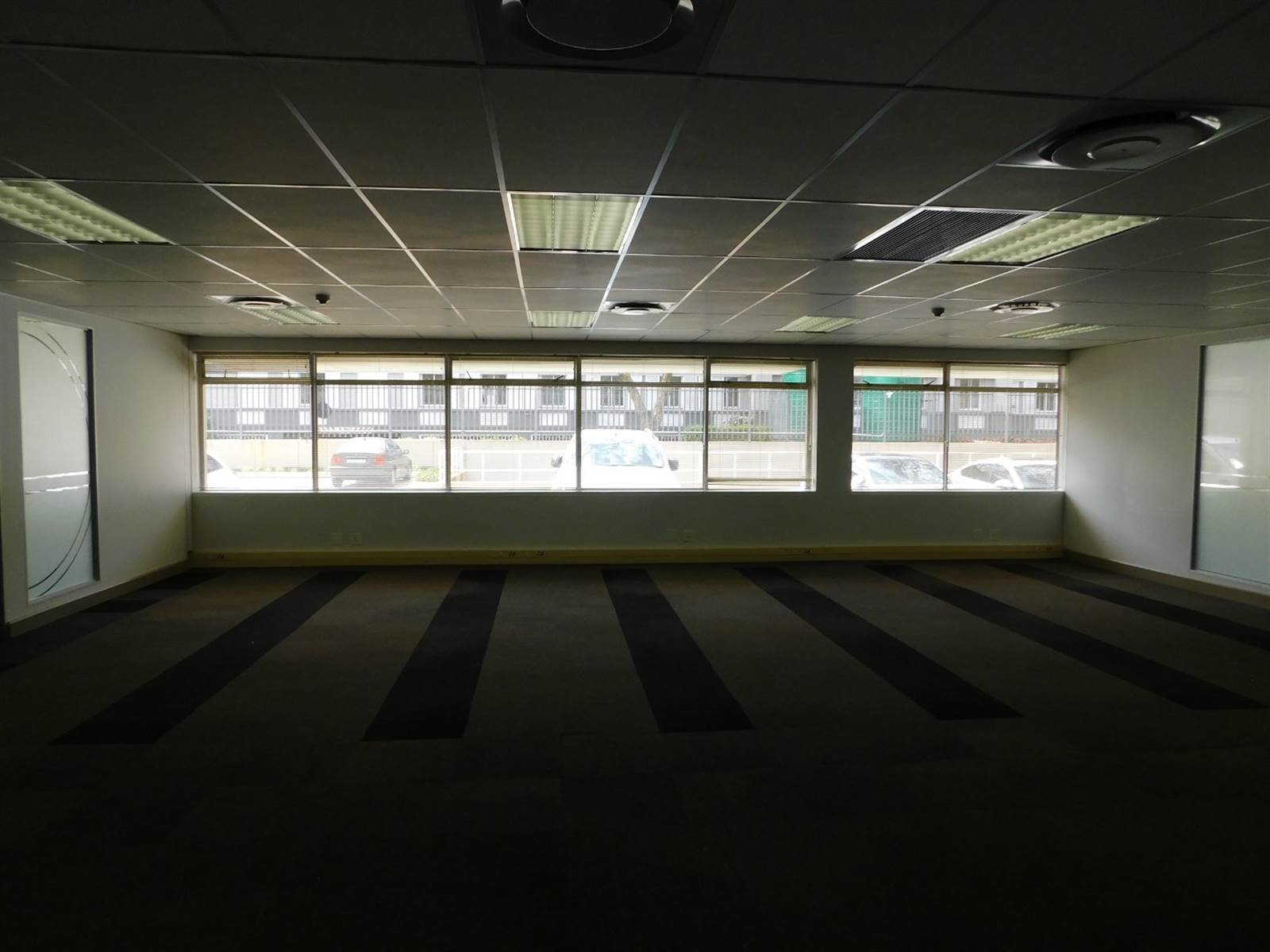 938  m² Office Space in Illovo photo number 15