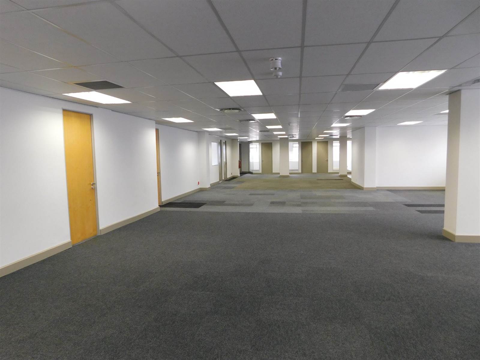 938  m² Office Space in Illovo photo number 5