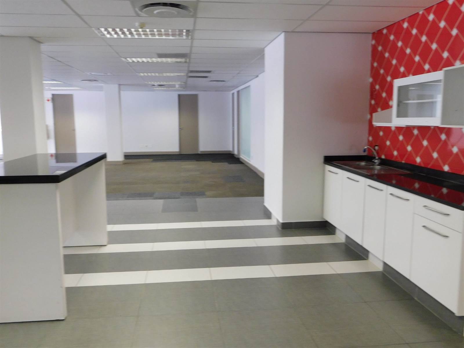 938  m² Office Space in Illovo photo number 11