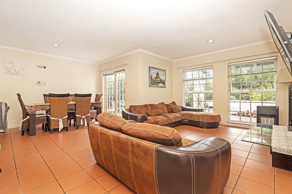3 Bed House in Zevenwacht Country Estate photo number 8