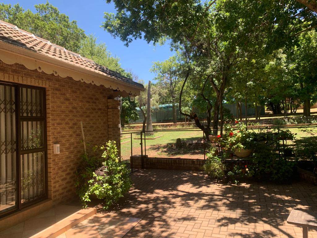 2.3 ha Smallholding in Hartbeesfontein photo number 11