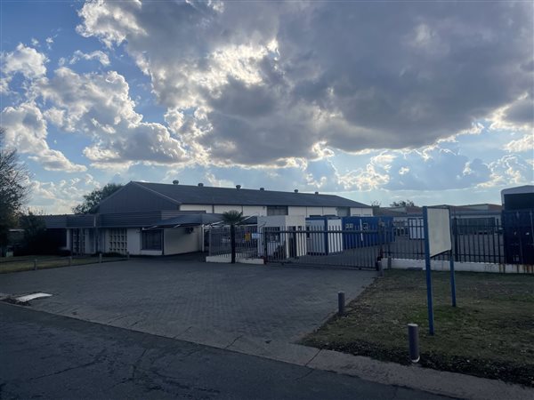 880  m² Commercial space in Hamilton