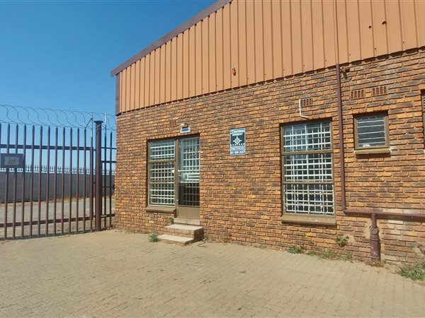 380  m² Industrial space