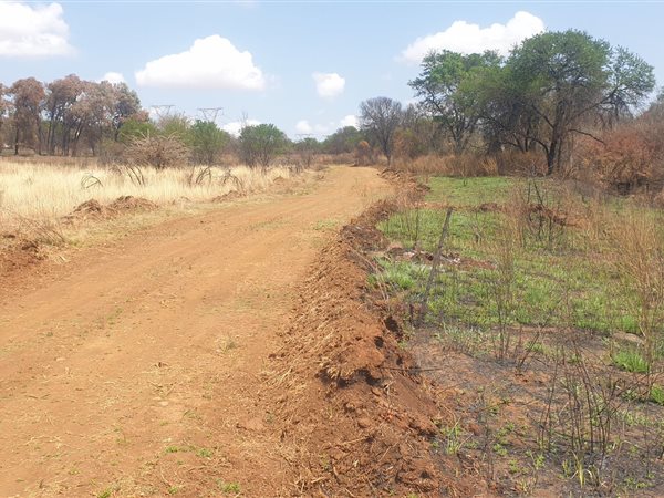 8.6 ha Land available in Tierpoort