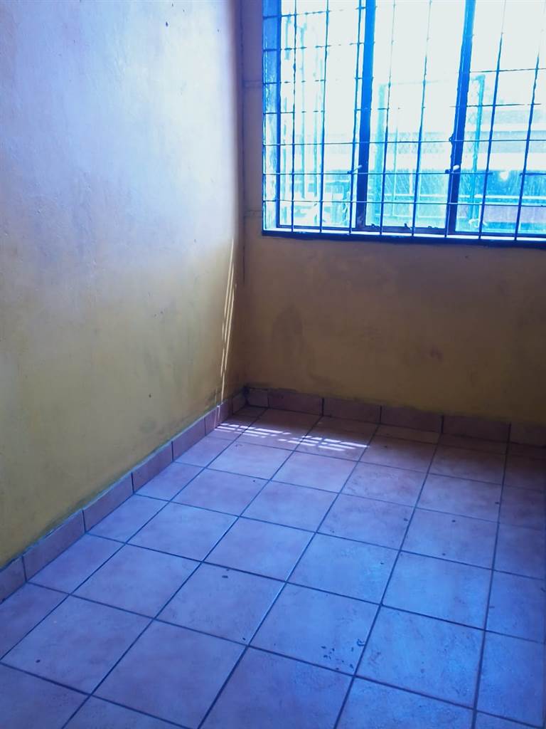 Studio Apartment to rent in Germiston Central RR3750973 Private