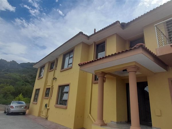 5 Bedroom House 5 Bedroom House