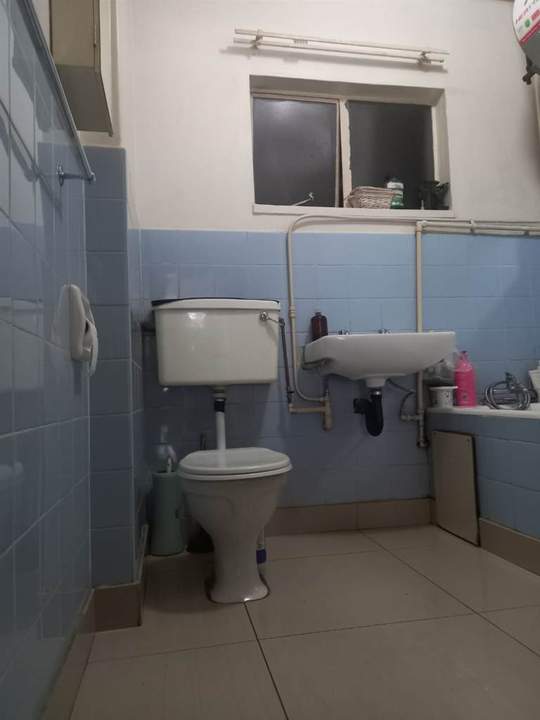 1 Bed House in Durban CBD photo number 2