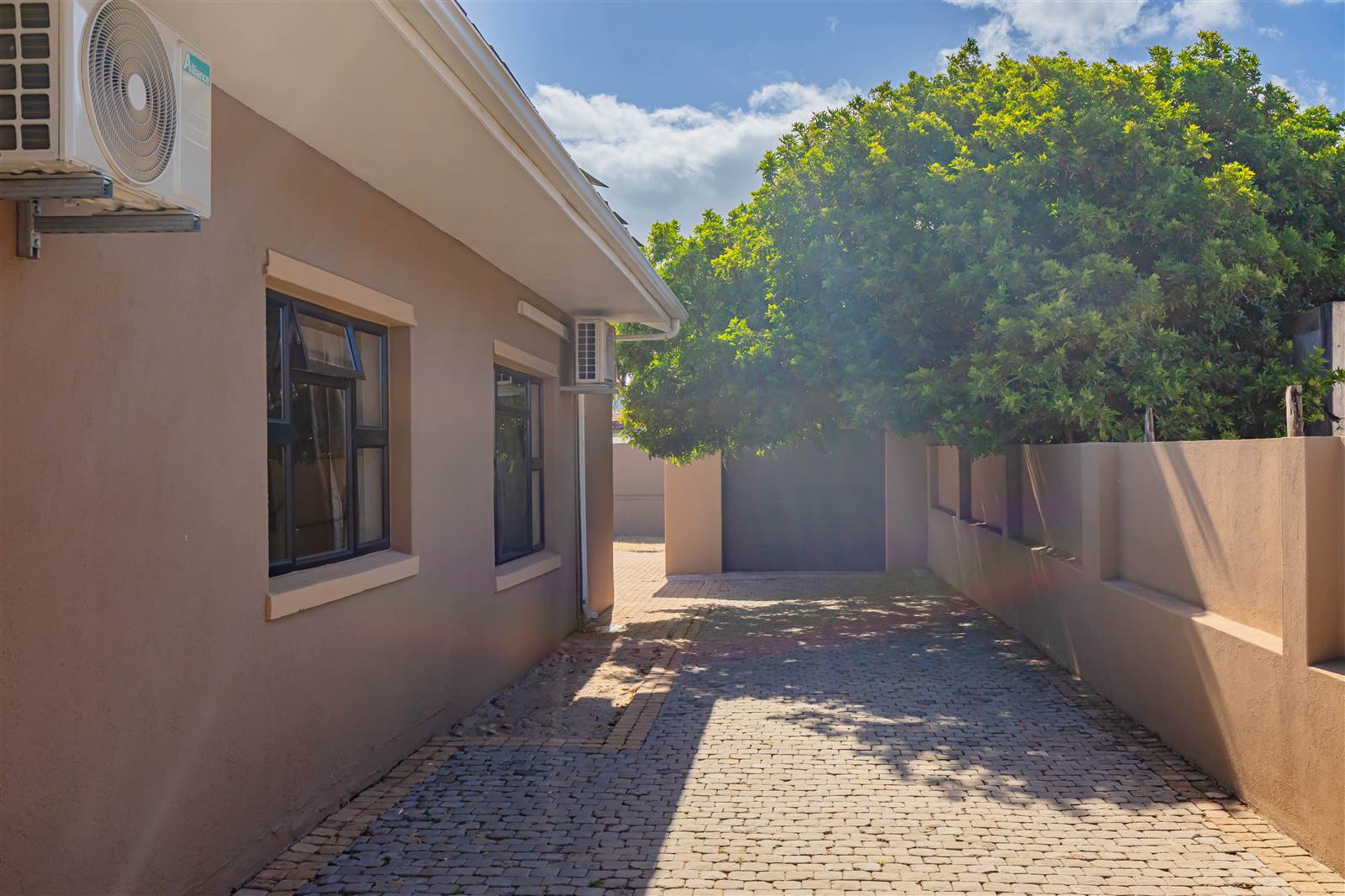4 Bed House in Rondebosch East photo number 10